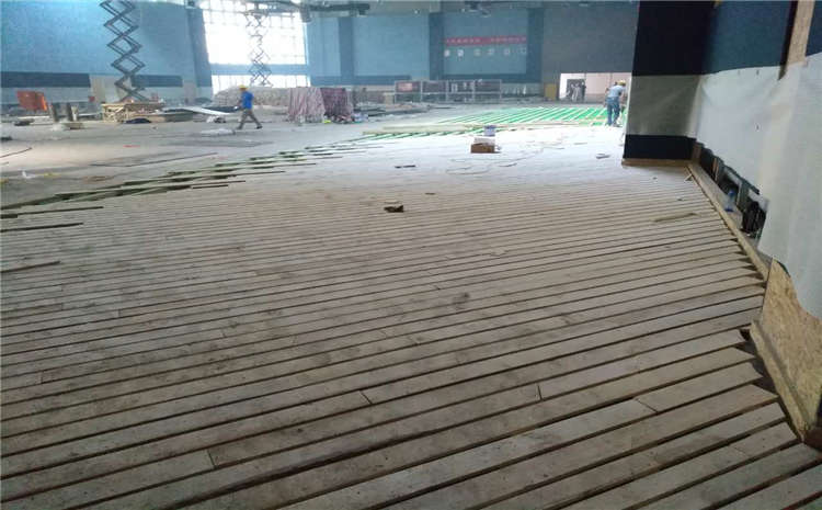 楓樺木籃球場地木地板多少錢一平米?